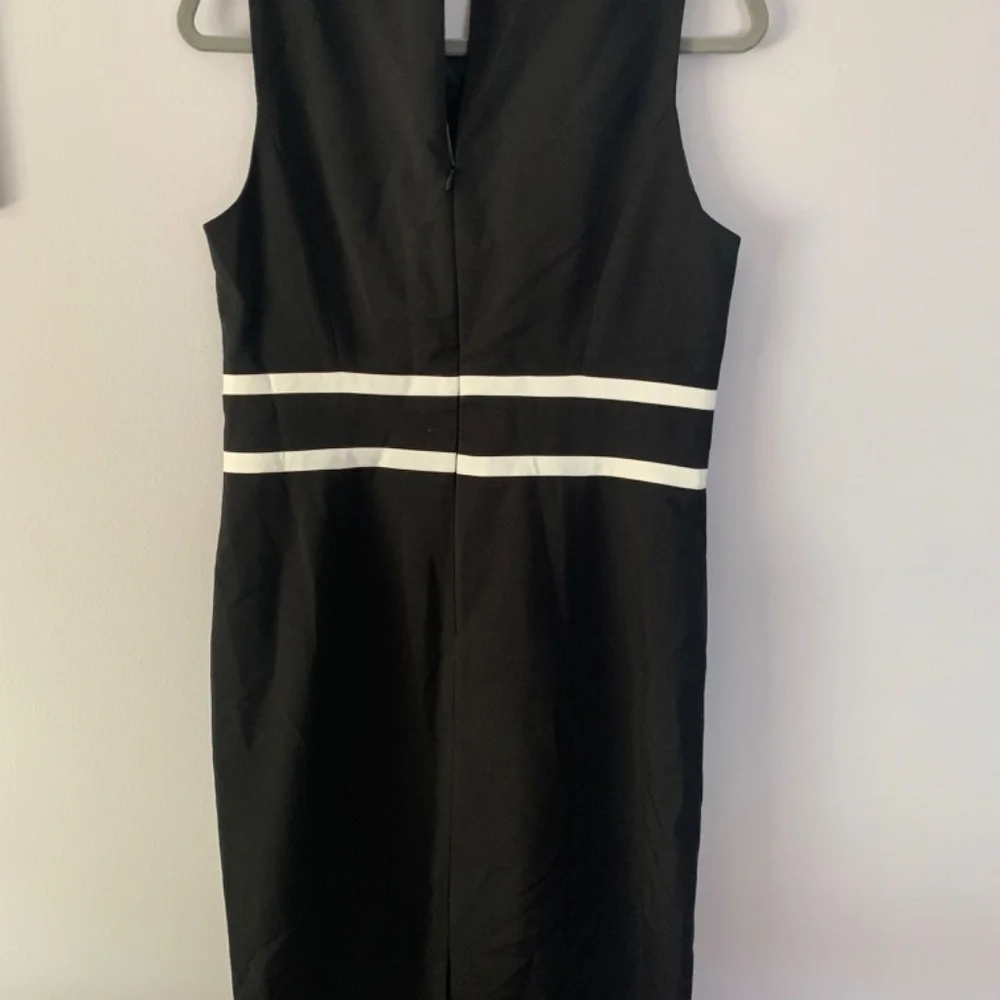 Black dress - Picture 3 of 6